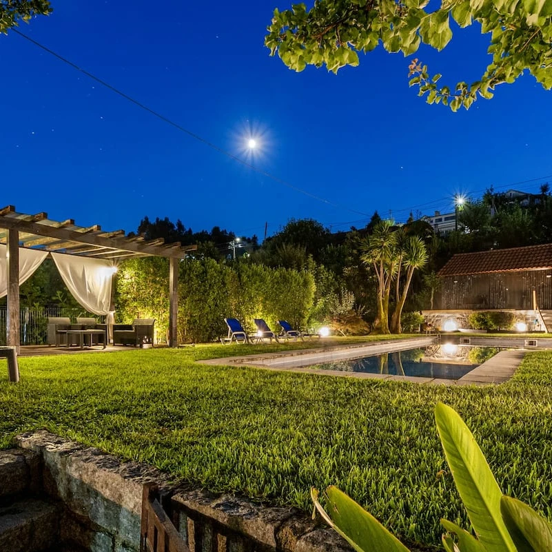 Piscina Chalé da Caniçada Gerês noite A piscina do Chalé da Caniçada - 52 anos de história, renovada com amor